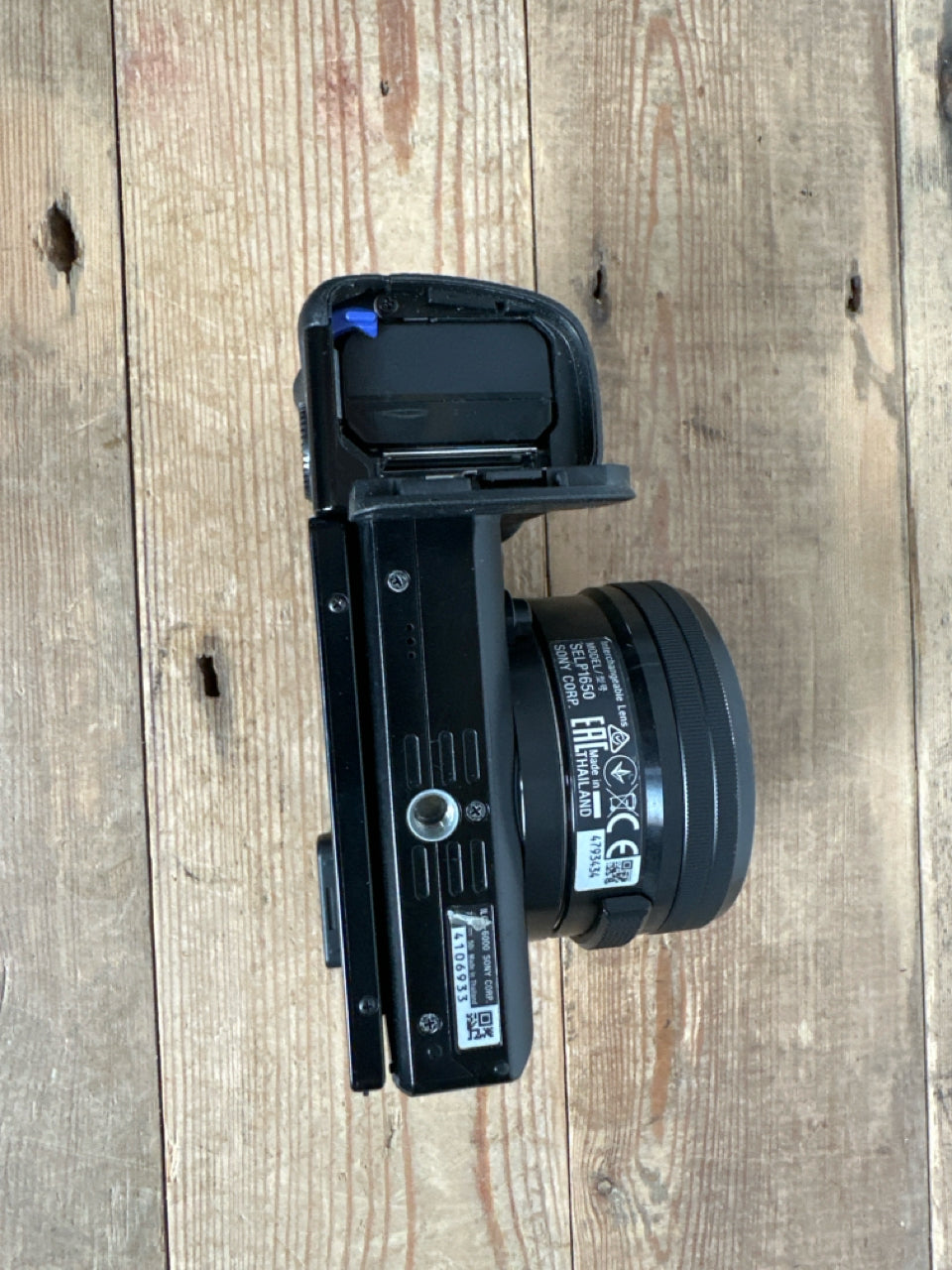 Sony α6000 Mirrorless Digital Camera Bundle 