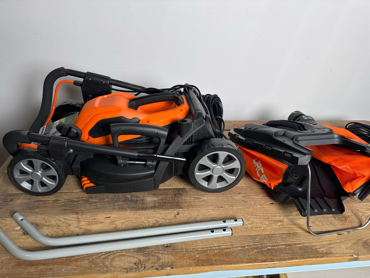 Yard Force 20V 5.0Ah 33cm Cordless Lawnmower and 25cm Grass Trimmer - CR20 Range - LM C33B & LT C25B