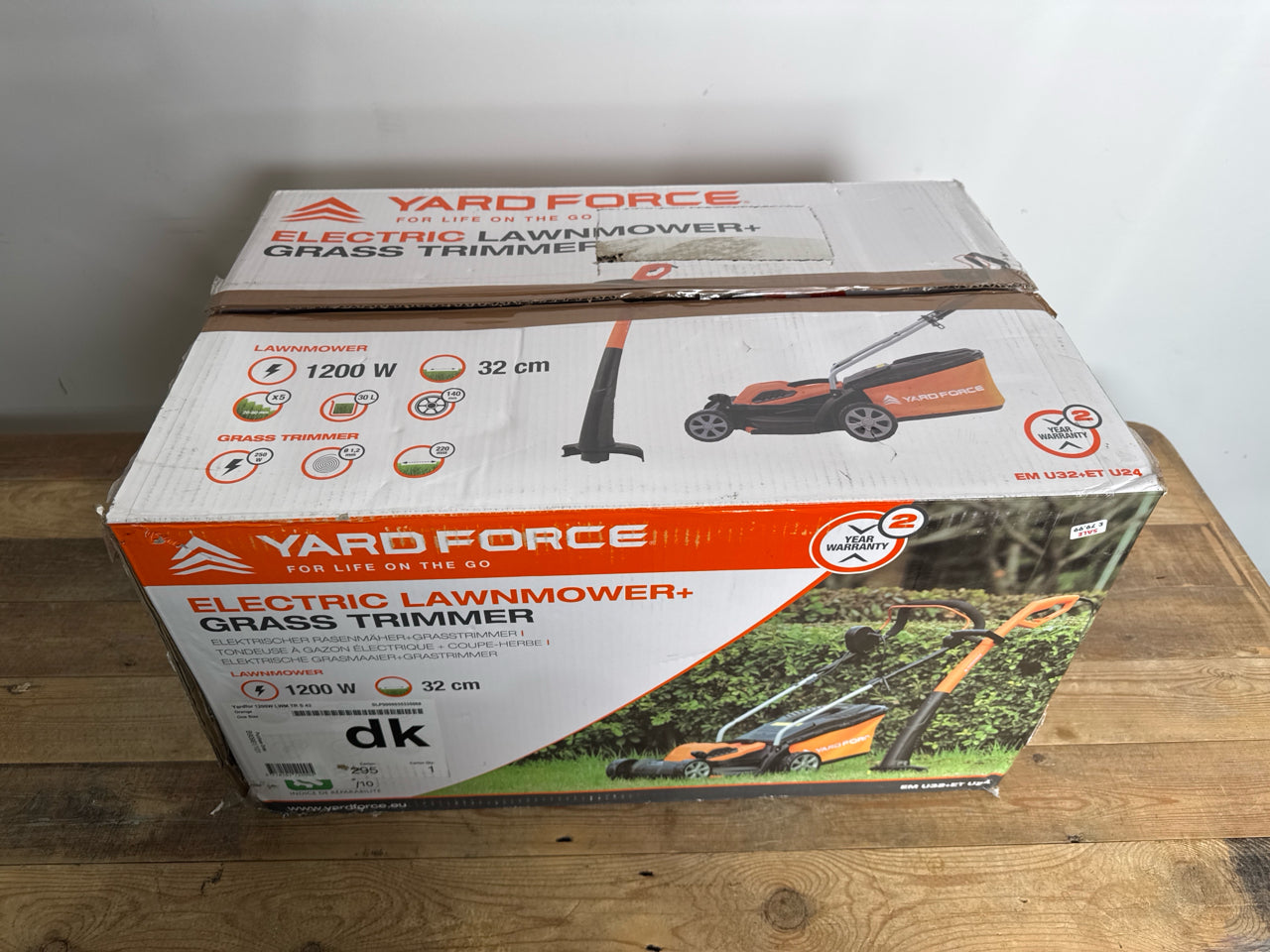 Yard Force 20V 5.0Ah 33cm Cordless Lawnmower and 25cm Grass Trimmer - CR20 Range - LM C33B & LT C25B