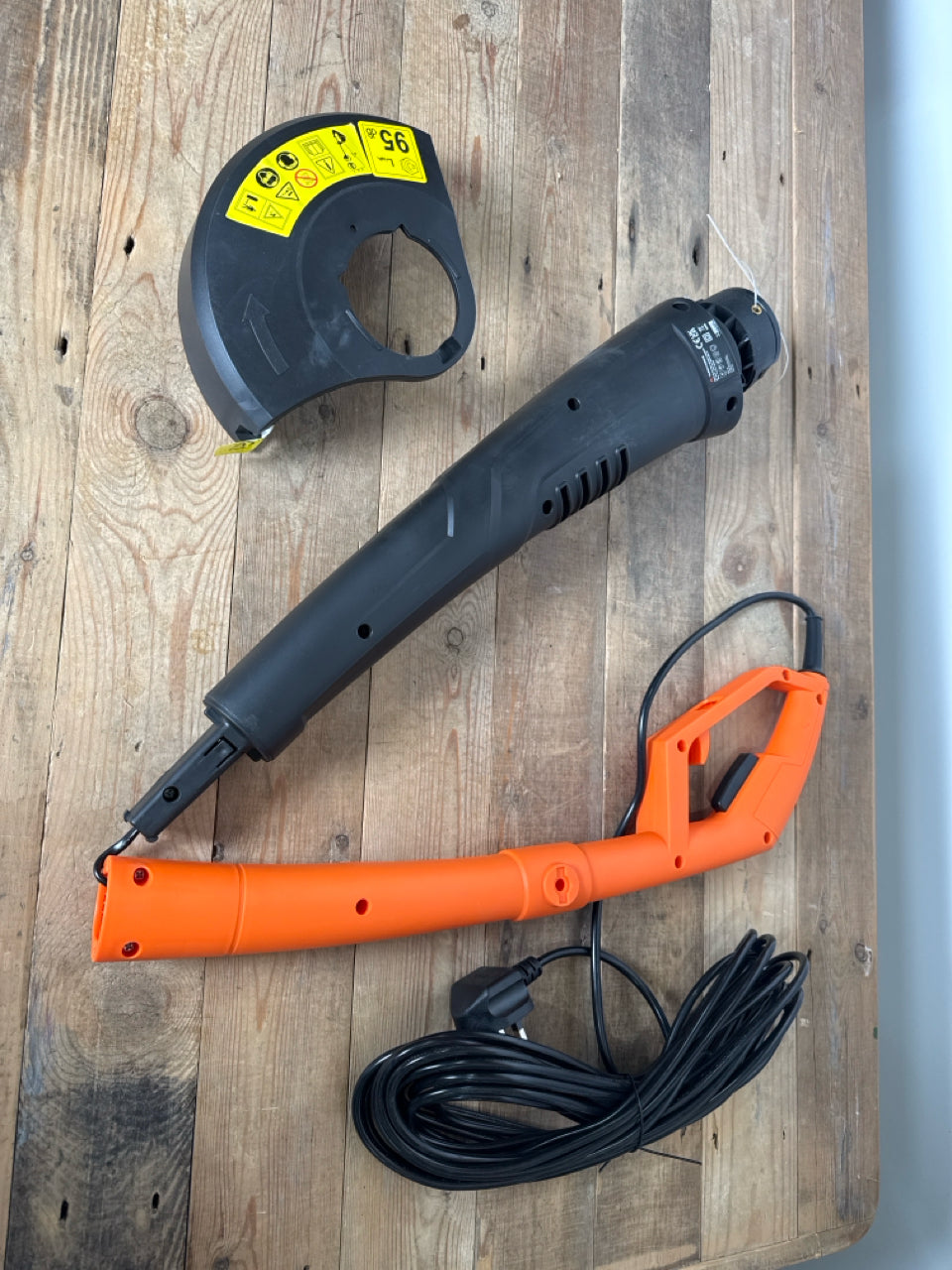 Yard Force 20V 5.0Ah 33cm Cordless Lawnmower and 25cm Grass Trimmer - CR20 Range - LM C33B & LT C25B